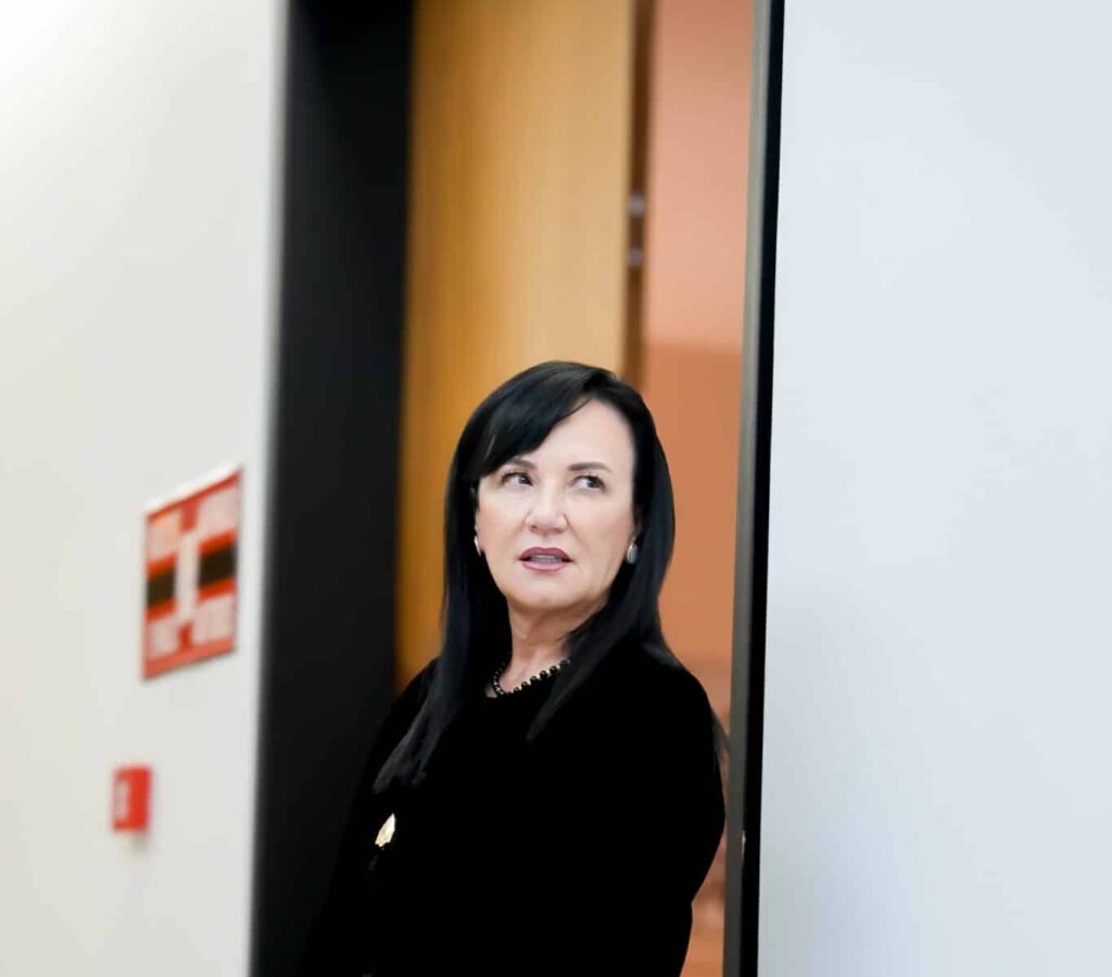 Linda Rama scaled 1 e1746111767488