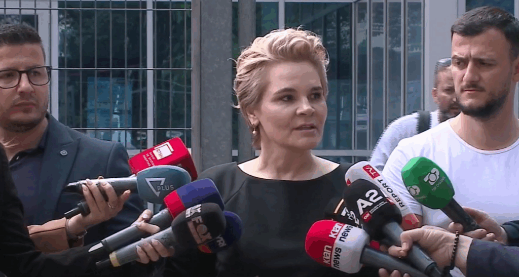 U fut me të zeza në SPAK, Kryemadhi: U kërkova votën për babain e fëmijëve të mi Screenshot 2025 05 05 143615