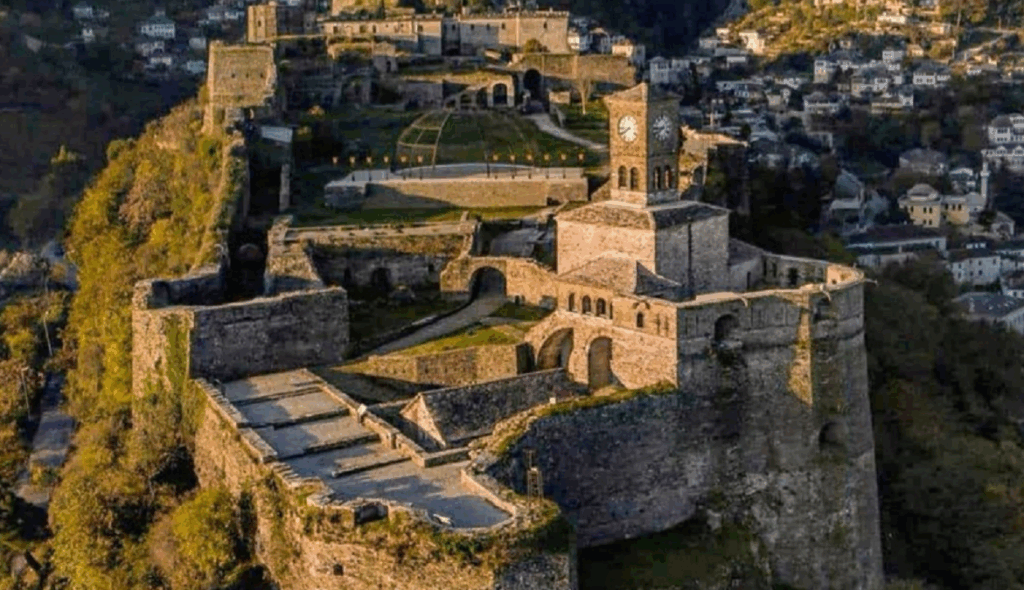 Rekord vizitorësh në maj, Kalaja e Gjirokastrës priti 30 mijë turistë kalaja e gjiokastres