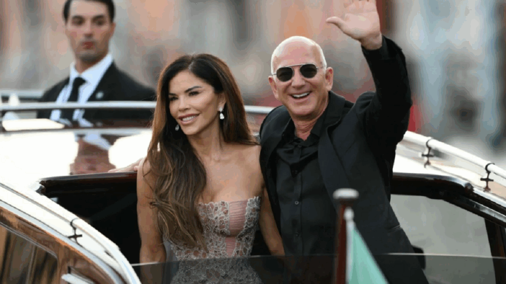 Lauren Sanchez në dasmën e ëndrrave! Fustan Versace, glam i Hollivudit dhe një lodhje që nuk fshihet 0077