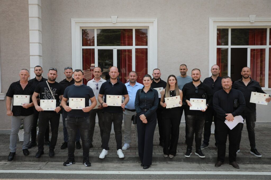 FOTO/ Ambasada e Amerikës: Policia shqiptare po forcon aftësitë kundër krimeve, 33 specialistë përfunduan kursin 2 506351645 1151437317011424 7974556626438179967 n