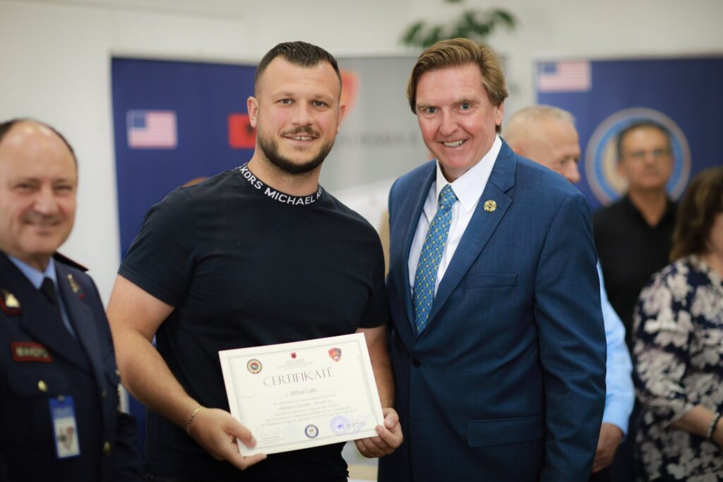 FOTO/ Ambasada e Amerikës: Policia shqiptare po forcon aftësitë kundër krimeve, 33 specialistë përfunduan kursin 4 507135959 1151437437011412 5036929386992297102 n