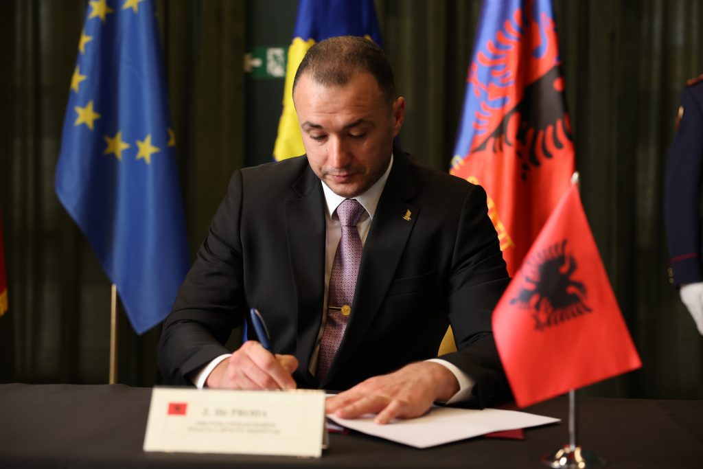 ca73401b 2a09 4005 95c3 b84340acc6e8