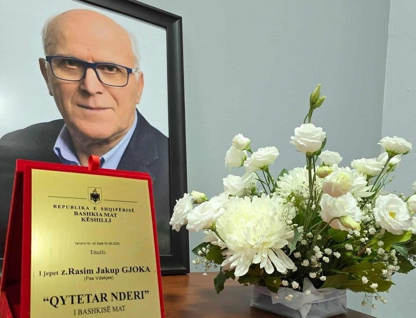Intelektualit të njohur i jepet tituli “Qytetar Nderi” i Matit 2 000111 2