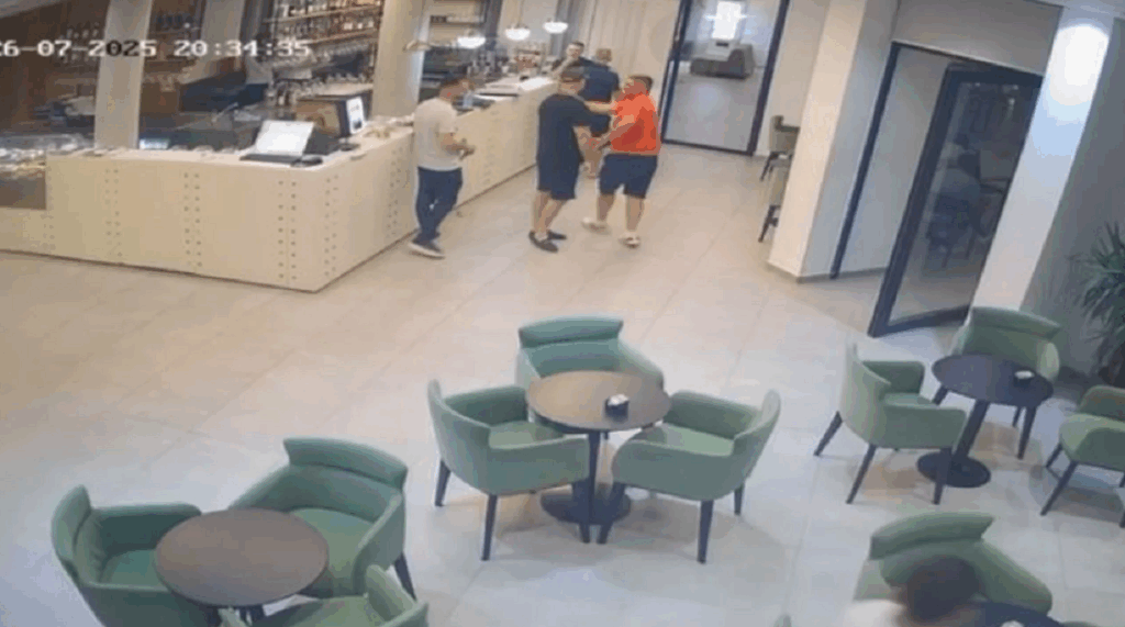 Dhunoi kamarierin 18 vjeçar, pezullohet nga detyra oficeri i policisë 0007