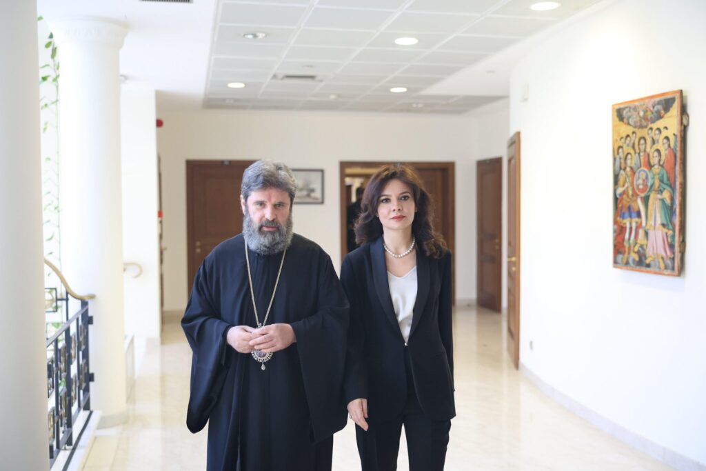 FOTO/ Spiropali takim me kryepeshkopin Joan Pelushi: Frymëzim për të fuqizuar përmasën shpirtërore në punët e detyrat tona 1 515372828 1286594196166345 2200848821908240926 n