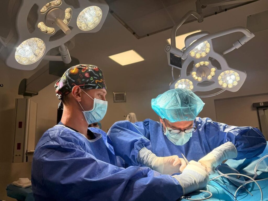 Realizohet ndërhyrja e avancuar neurokirurgjikale, Rama: I ktheu shpresën 75-vjeçarit pas goditjes në tru 1 IMG 2273