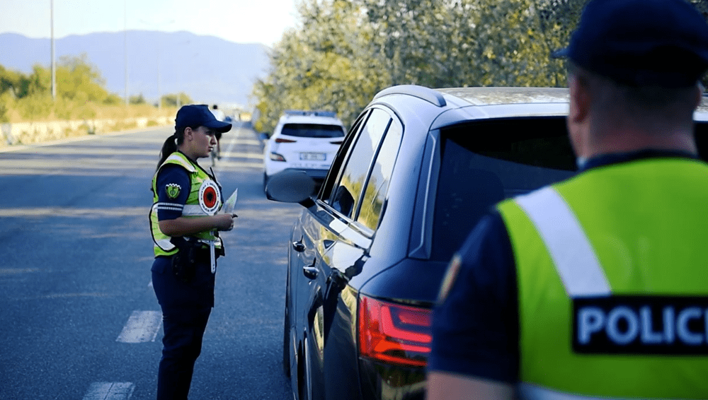 Policia kontrolle në Vlorë, vendosen gjoba IMG 3221