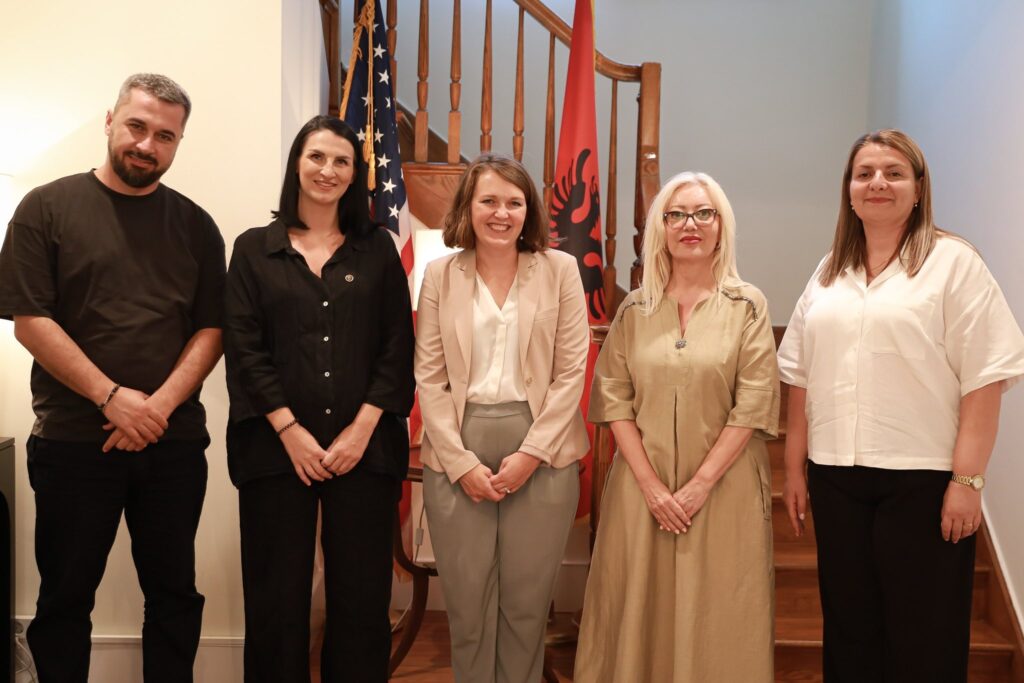 Personeli i Ambasadës Amerikane takohet me deputetët e rinj të dalë nga 11 Maji: Presim me kënaqësi të punojmë 528463473 1195533009268521 5409865070118890974 n