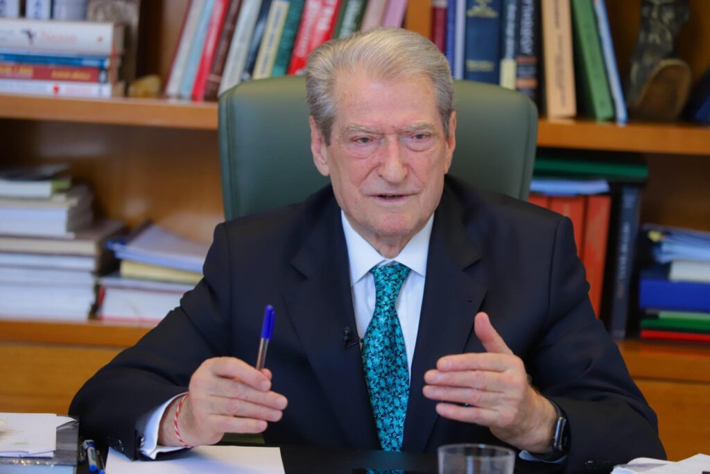 ”Medaljet për zjarrfikësit janë tallje”, PD: Vendit i mungojnë mjetet, jo lëvdatat 540102789 1548141700000260 258687293443674618 n