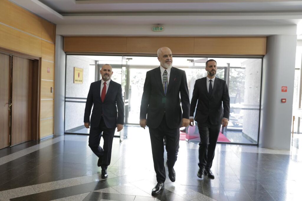 01419847 ea30 47bd a2da ebc13b0beb86