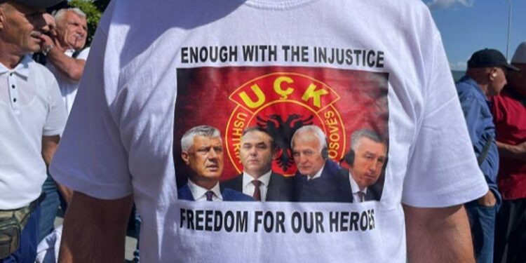 Shqiptarët protestojnë në Hagë, kërkojnë drejtësi për ish-krerët e UÇK-së IMG 3091