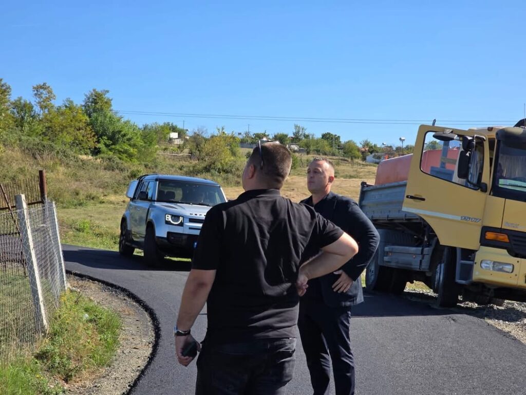 Deputeti Malaj inspekton punimet në rrugët e Matit 9 IMG 3179