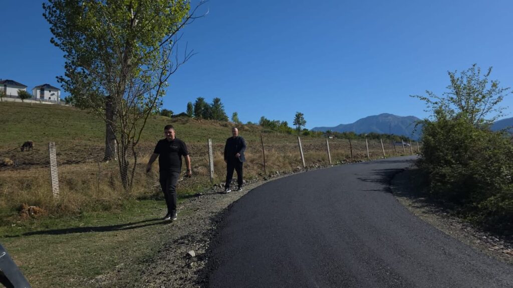 Deputeti Malaj inspekton punimet në rrugët e Matit 7 IMG 3181