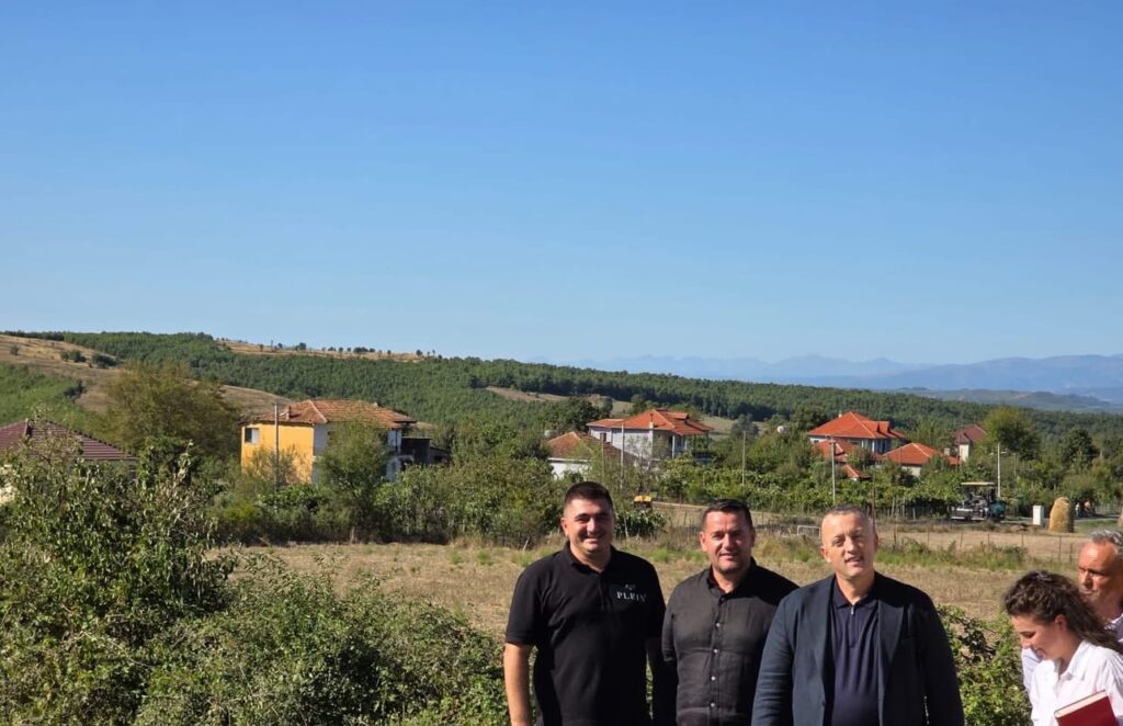 Deputeti Malaj inspekton punimet në rrugët e Matit 4 IMG 3184
