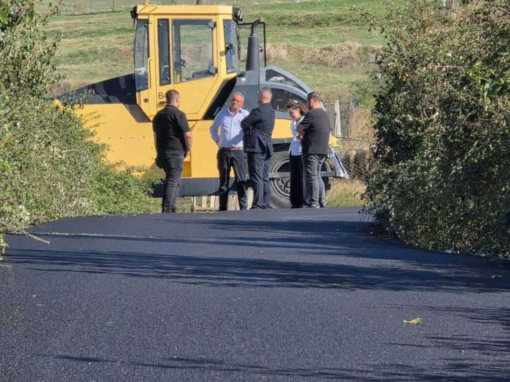 Deputeti Malaj inspekton punimet në rrugët e Matit 3 IMG 3185