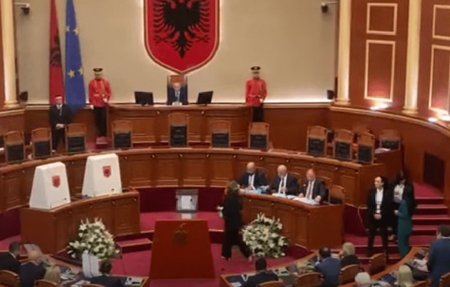 Ana Dajko kundër rregullit të PD, merr pjesë në votimin për Peleshin në krye të Kuvendit. Erald Kapri bojkoton Screenshot 2025 09 12 180923