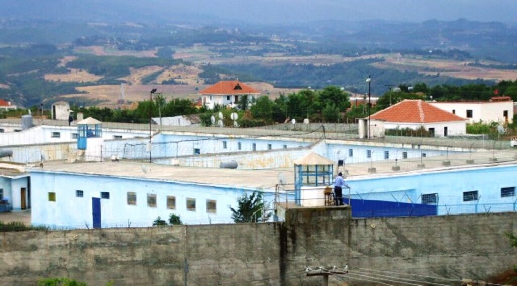 Eksluzive/ Hapet shkollë fillore në Burgun e Sigurisë së Lartë në Burrel bur112