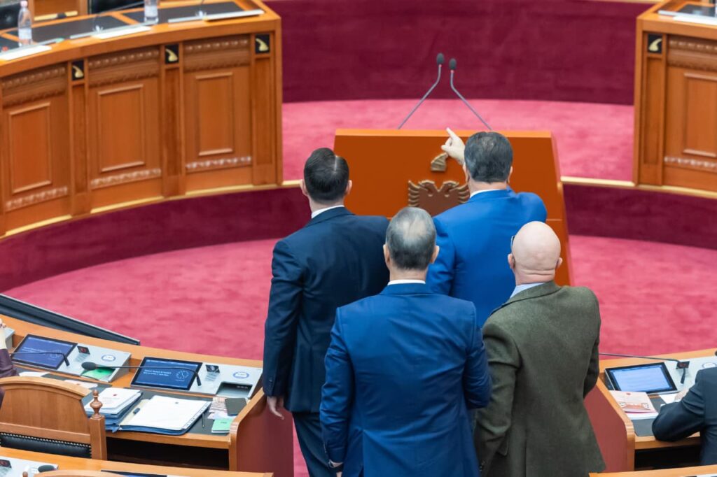 44497629 1ff6 4f2b 8131 daa5e995e619