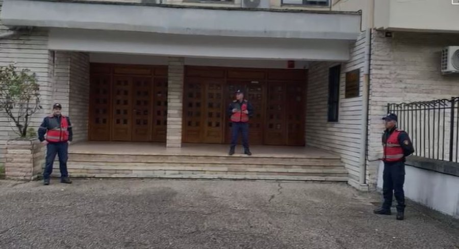 I akuzuar për vrasjen e biznesmenit, gjykata jep vendimin për Kamber Sulçen. Ja si reagoi në sallë 900 0 1760776560xgjiroakster gjykatajpg 863