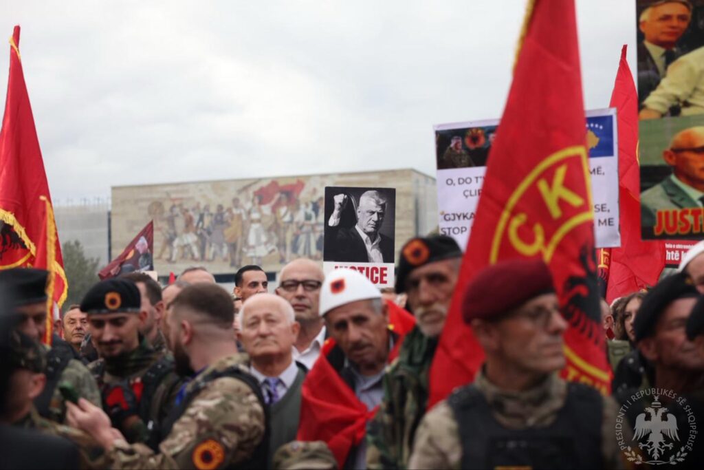 Begaj përshëndet protestën: Themeli i lirisë së Kosovës është UÇK-ja 1 G3ePA5iW0AAKmAb