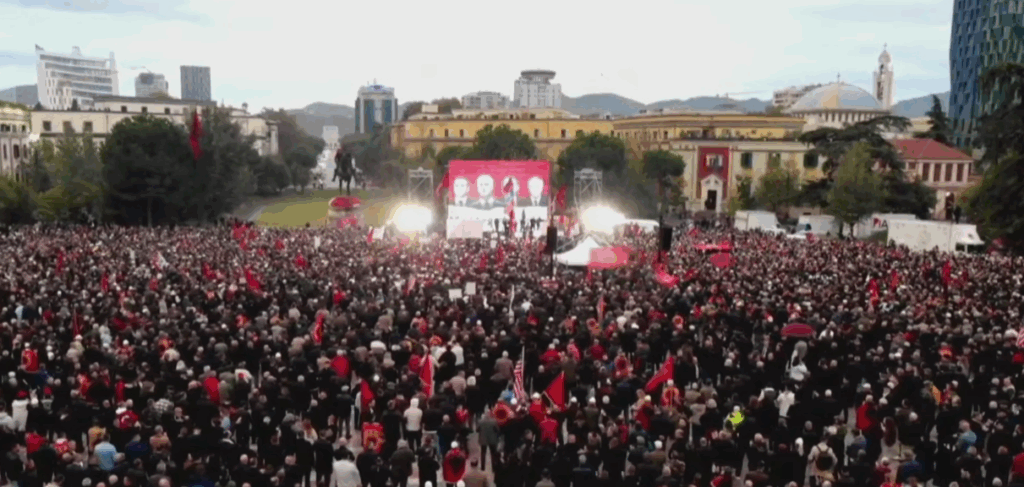 ”Zemra mal”, Rama poston video nga protesta pro UÇK-së në Tiranë Screenshot 2025 10 17 173302