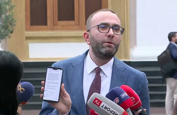 Bardhi nxjerr sms e Ballës: Skenar ndërprerja e Kuvendit, urdhëroi deputetët e PS-së të vinin për votim WhatsApp Image 2025 10 16 at 17.16.09 691x450 1