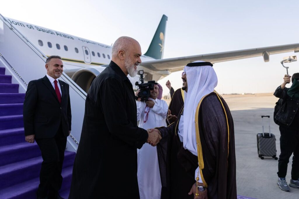 VIDEO/ Rama mbërrin në Arabinë Saudite, pritet nga Princi Mohammed 2 WhatsApp Image 2025 10 27 at 15.34.10