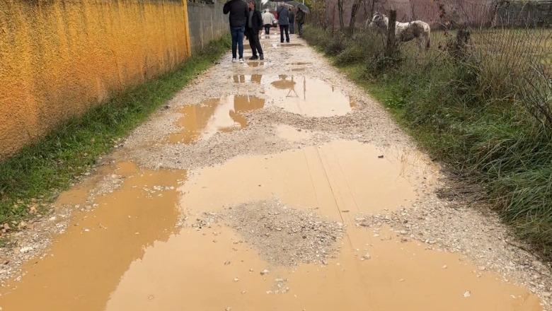 ”Na e premtuan në fushatë”, banorët e Fushë-Mamurrasit në protestë: Kërkojmë asfaltimin e rrugës 1762785419 rrugaekurbinit