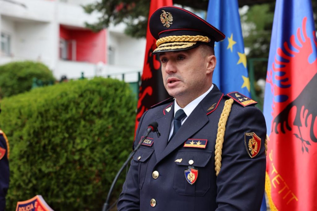 Përkujtohet nënkomisar Pajtim Alistafaj/ Drejtori i Policisë, Ilir Proda: Uniformën e mbante në shpirt 76c6ff0a e089 4421 99a0 1672fdf83352