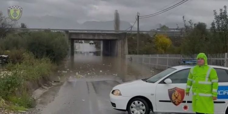 Policia rrit prezencën në rrugë, apel qytetareve për kujdes dhe të shmangin lëvizjet 900 0 1763459543xpolicia ne rrugejpg 171 750x375 1