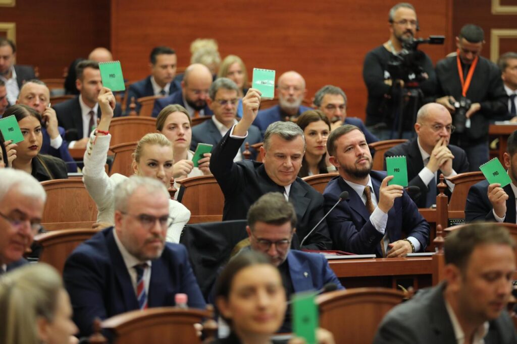 Kuvendi votim pro mazhoranca