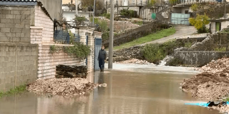 Situata nga reshjet e shiut, Ministria e Mbrojtjes: Prani uji në disa banesa dhe bllokim të disa rrugëve. FA dhe strukturat civile, në terren Screenshot 2025 11 20 105922 750x375 1