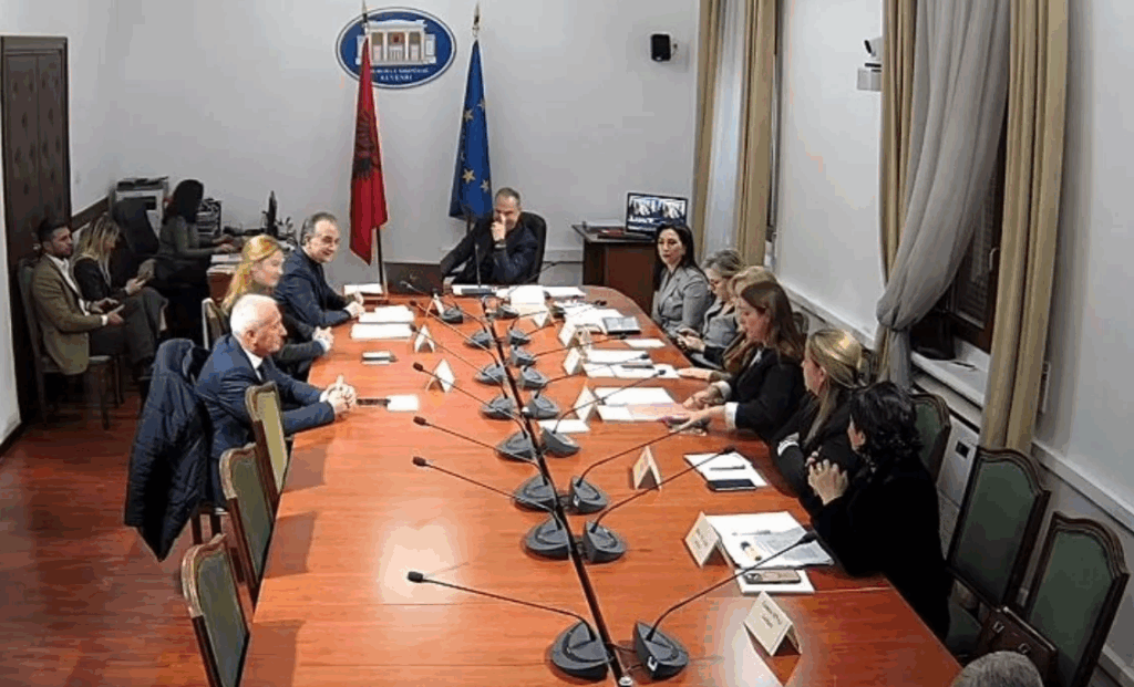 Manastirliu debat me Boçin në Komision: Mos flisni me këtë gjuhë. Deputeti: Më dënoni për sjellje të keqe Screenshot 2025 11 26 142852