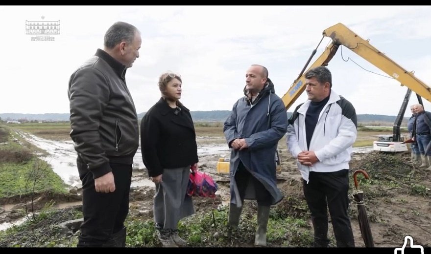 Ministria e Bujqësisë dhe Zhvillimit Rural në terren, ndërhyrje në argjinaturën e lumit Drojë a0527a19 8148 443f a9c5 023d1ee05c69