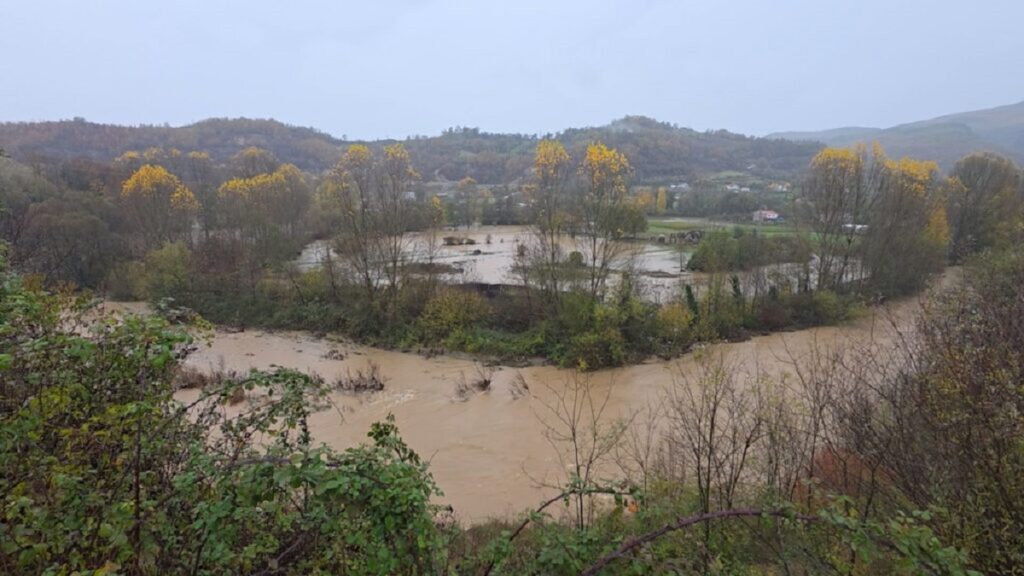 mat situate problematike ne bashkine e matit demtohen keq rruget rurale 1024x576 1