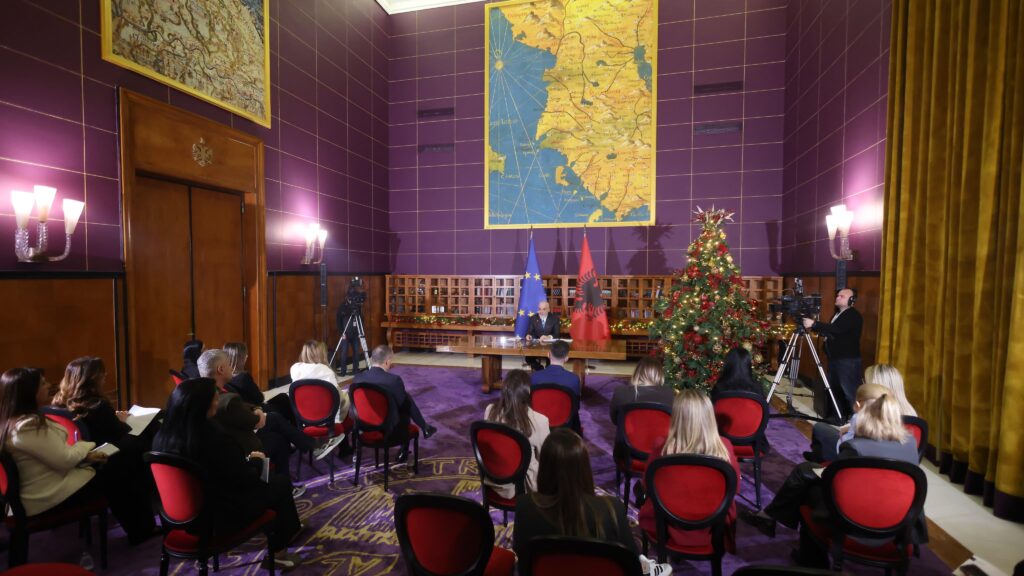 005f8f23 7245 405a ba19 351a7eaf8e37