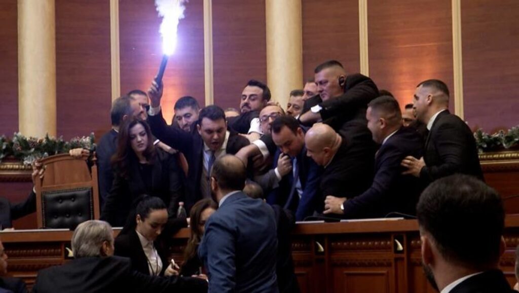 01011766050673 Sequence21.01141020.Still108