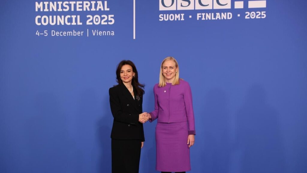 0f65d7c1 b851 4fe8 8862 f0f2e97b27ec sd