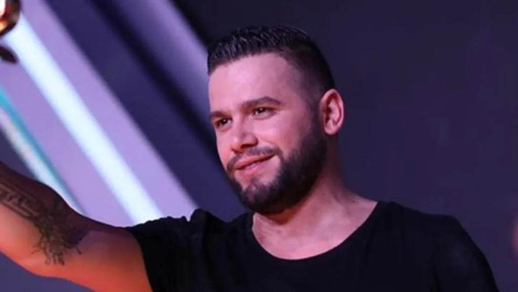 3DF833F6 7C03 4D5C B762 3378D5F151F9