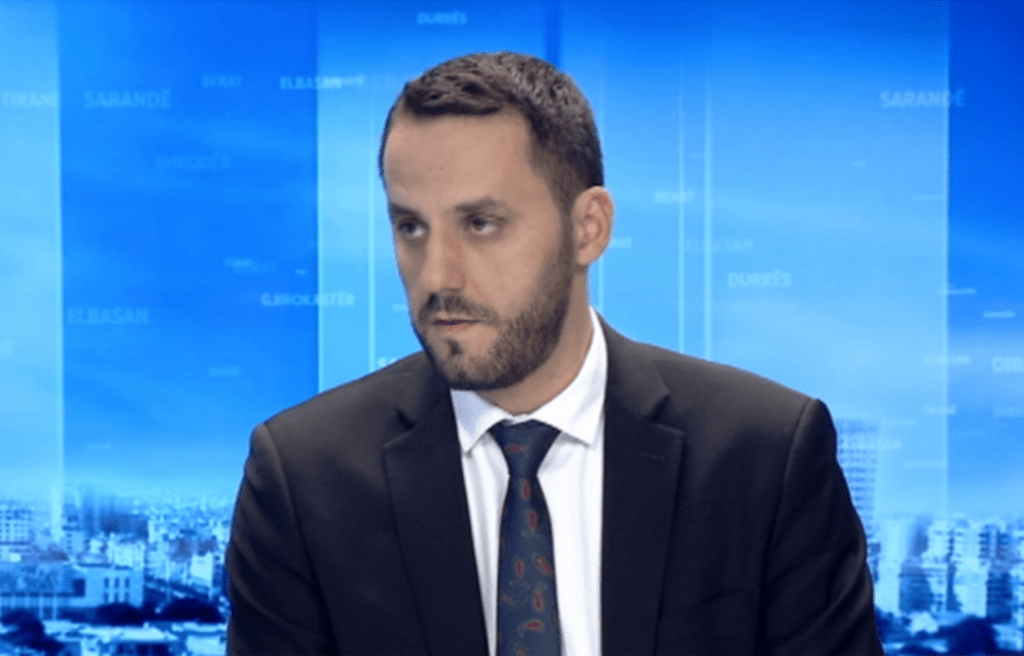 12besfort lamallari zv min brendshem 703x450 696x446 1