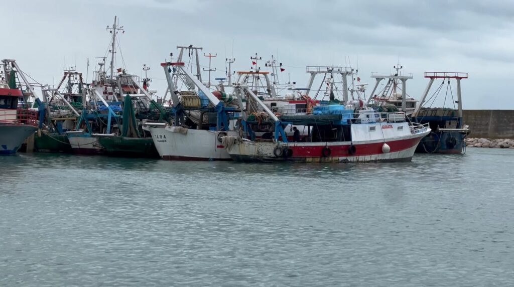 Moti i keq në Durrës, pezullohet lundrimi i anijeve IMG 5977