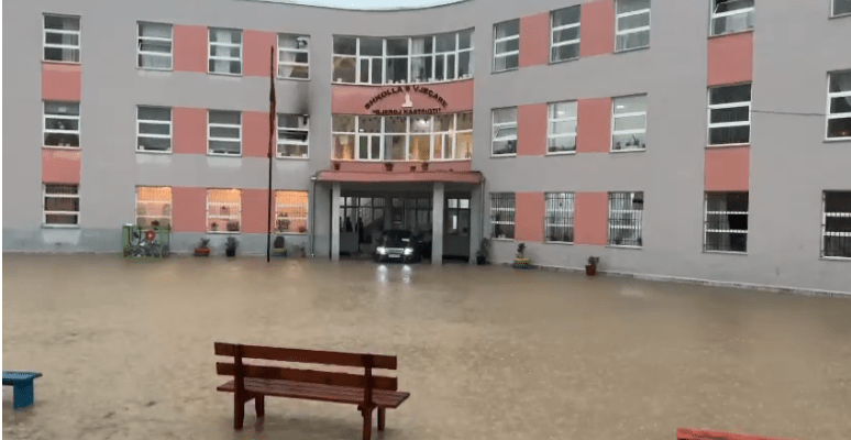 Përmbytjet në Durrës, pezullohet mësimi në shkolla dhe universitetin “Aleksandër Moisiu” IMG 6036