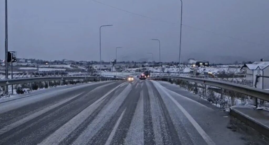 Reshjet e borës përfshijnë Kukësin, dëme në infrastrukturë dhe zona të izoluara IMG 6121