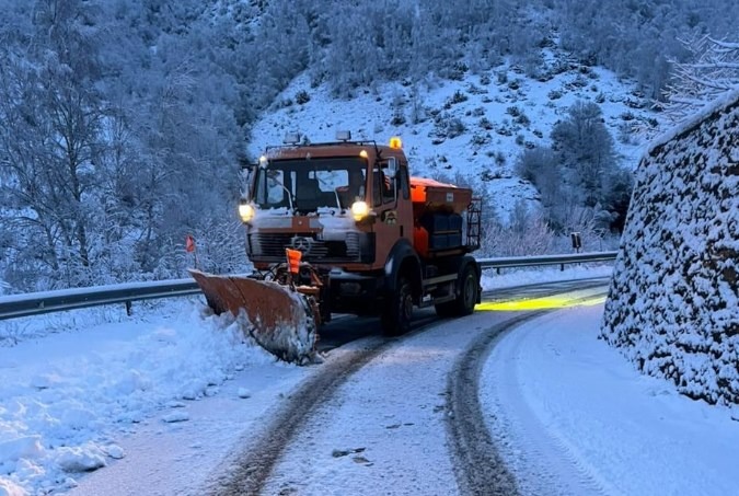 Borë në zonat malore, ARRSH: Përdorni gomat dimërore IMG 6133