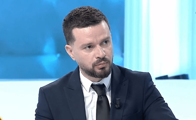 Pezullimi i vizave të emigracionit nga DASH, Curi: Shqiptarët tërheqin prindërit kur shkojnë në SHBA, u penalizuam se… arjan curri