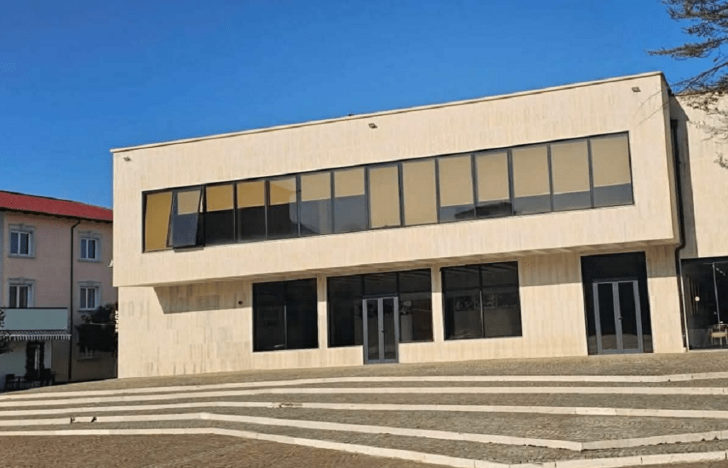 5 vite pritje për zbatimin e një vendimi në Rrëshen, pse nuk po vlerësohet Gjokë Beci? ashensor