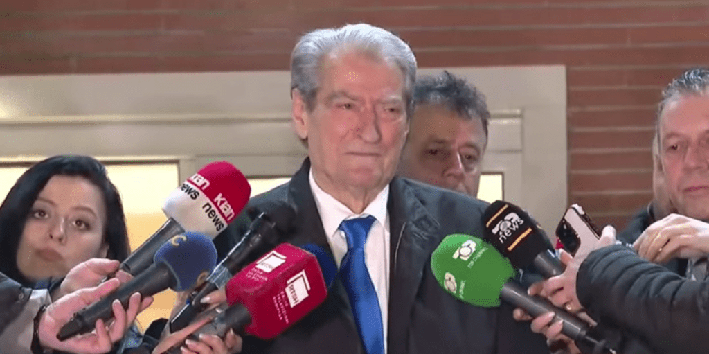 Sali Berisha nga selia blu: Protesta tjetër më 20 shkurt 800 0 3262b6535af29db8b8668dd0a94dc1dc