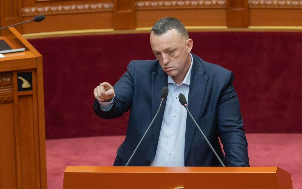 Ekskluzive/ Ish-gardisti, sot në krye të PS: “E vërteta e grupit të zjarrit të 21 janarit” (Intervistë e vitit 2016) IMG 7835