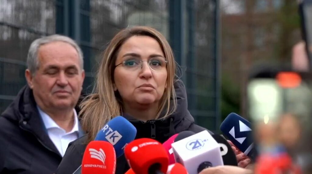 Flet bashkëshortja e Rexhep Selimit: Lufta e UÇK-së, e drejtë IMG 8097